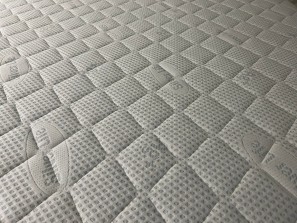 Housse de matelas SILVER - housse robuste avec ions argentés
